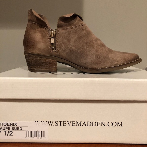 Steve Madden Women's Phoenix Ankle Bootie - Picture 3 of 8